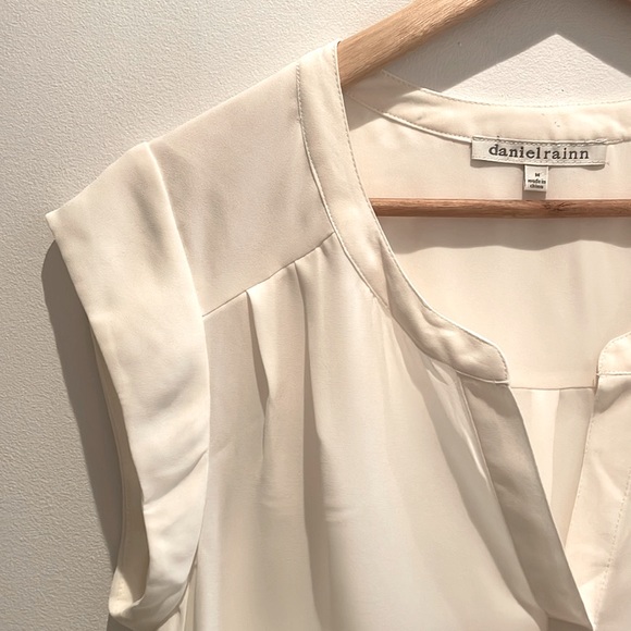 Daniel Rainn Women’s V-Neck Short Sleeve Tank Blouse. - Picture 2 of 5